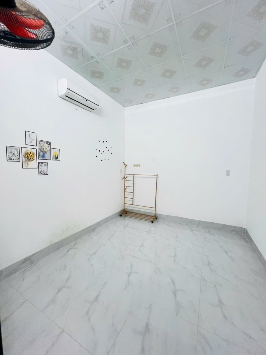 Cho thuê nhà mặt tiền đường chính Trần Văn Trà - KDC Hưng Phú